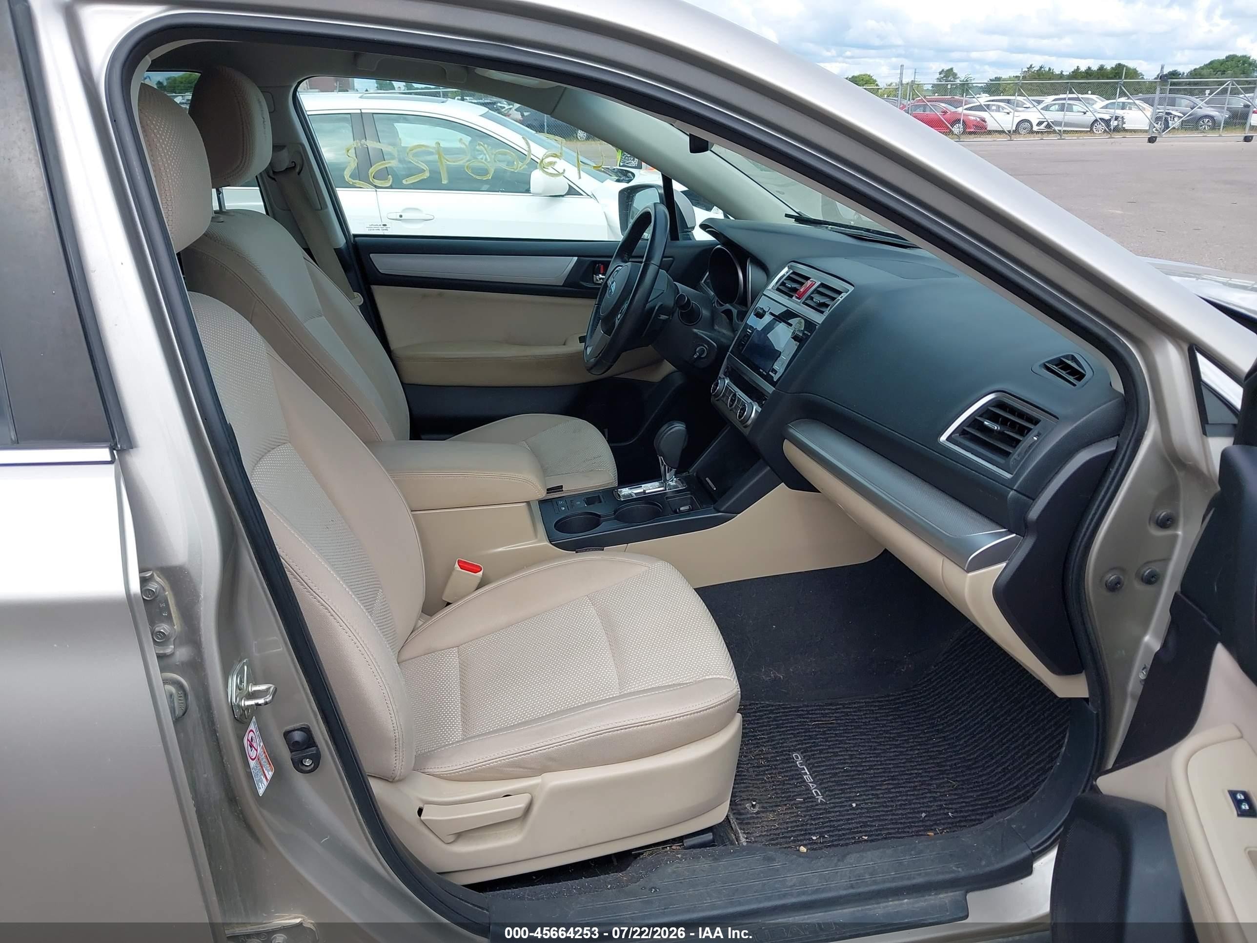 2017 Subaru Outback 2.5i Premium Silver vin: 4S4BSAFC0H3351796