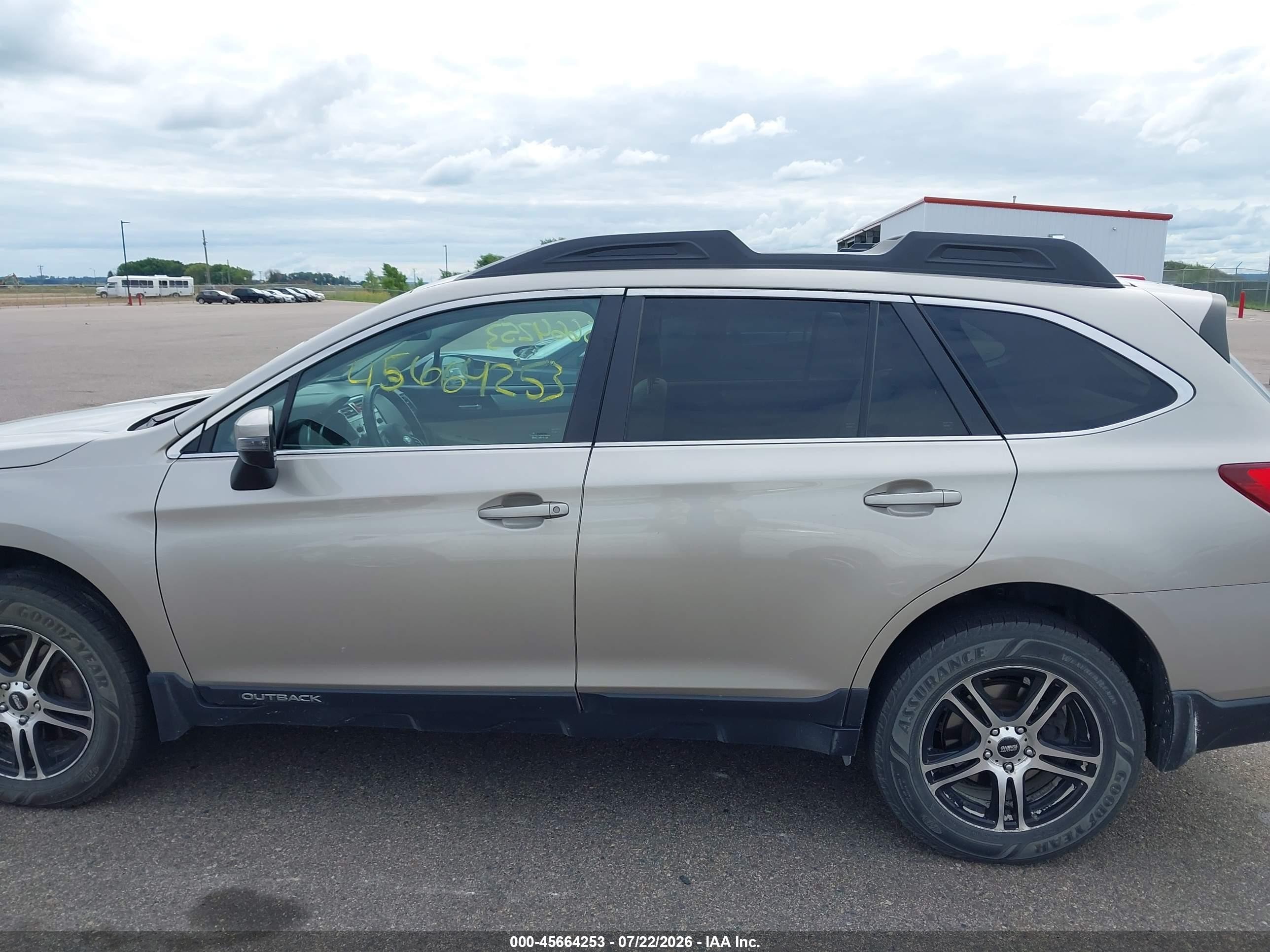 2017 Subaru Outback 2.5i Premium Silver vin: 4S4BSAFC0H3351796