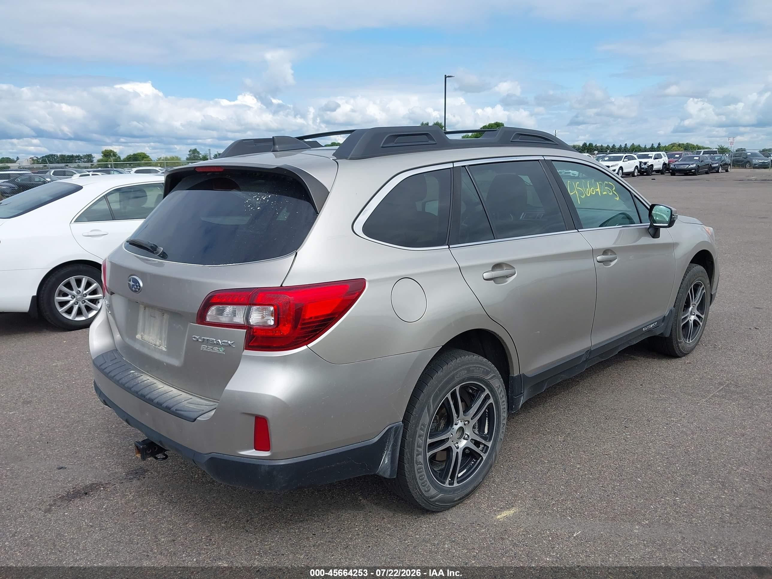 2017 Subaru Outback 2.5i Premium Silver vin: 4S4BSAFC0H3351796