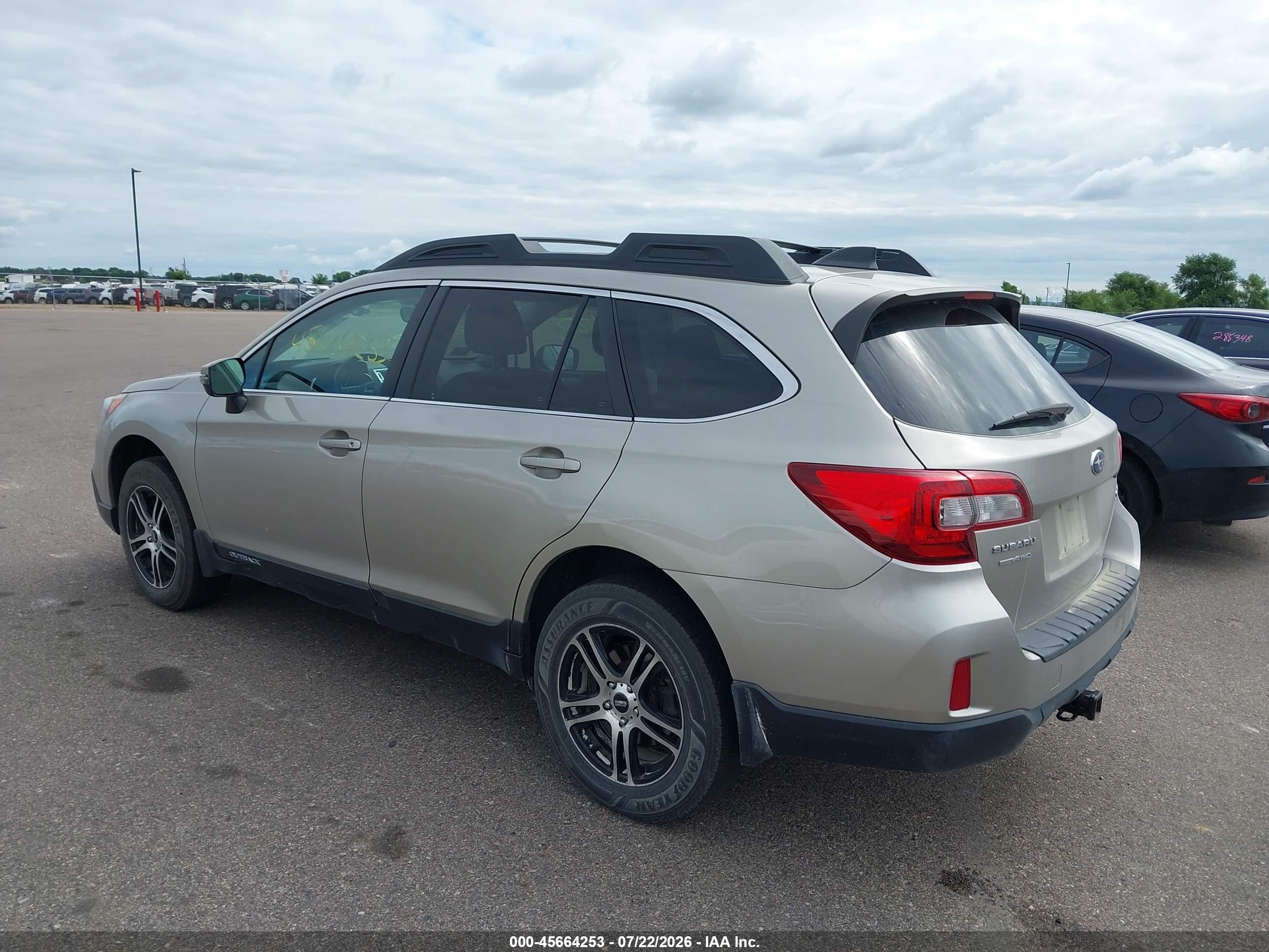 2017 Subaru Outback 2.5i Premium Silver vin: 4S4BSAFC0H3351796