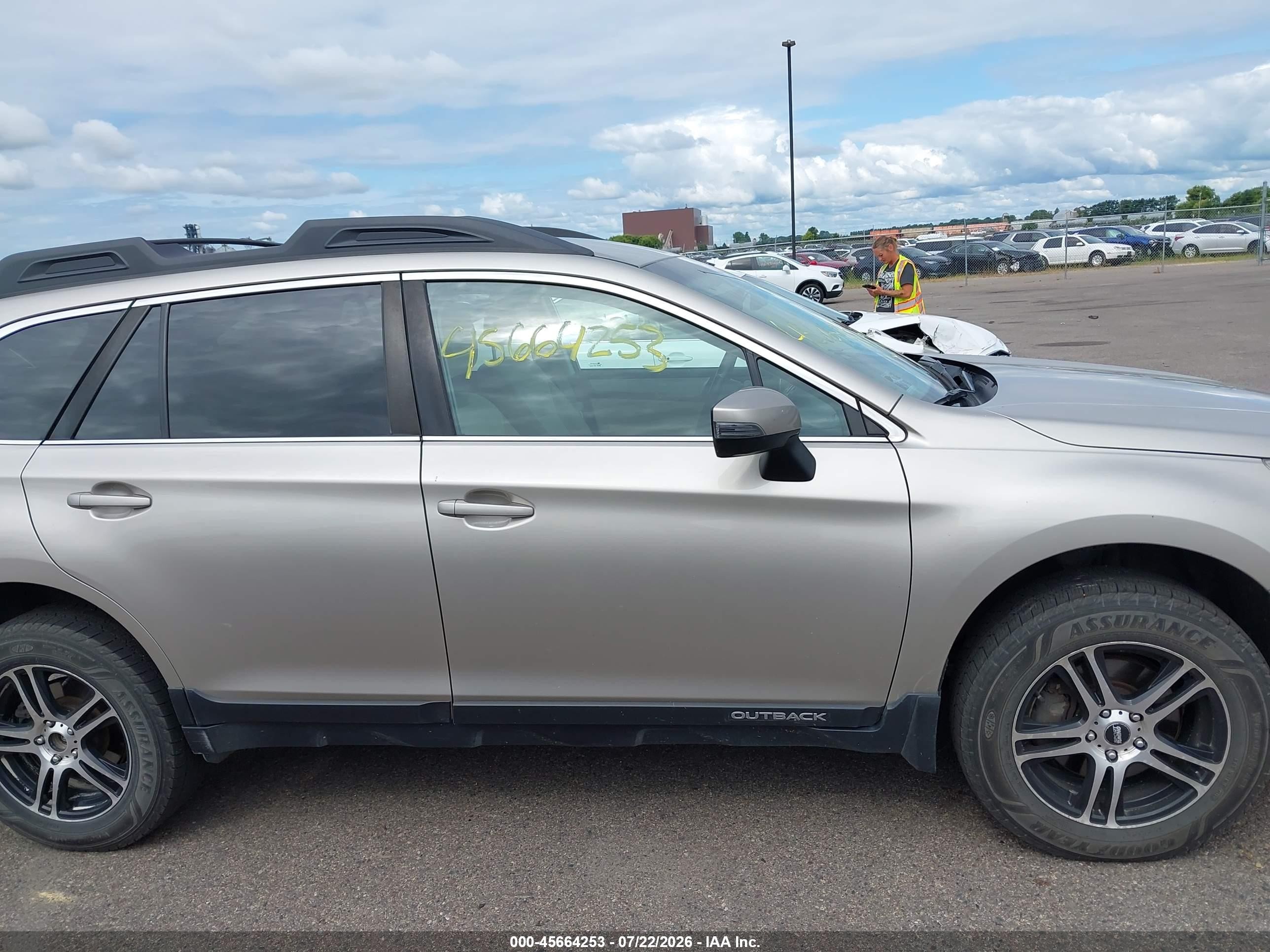 2017 Subaru Outback 2.5i Premium Silver vin: 4S4BSAFC0H3351796