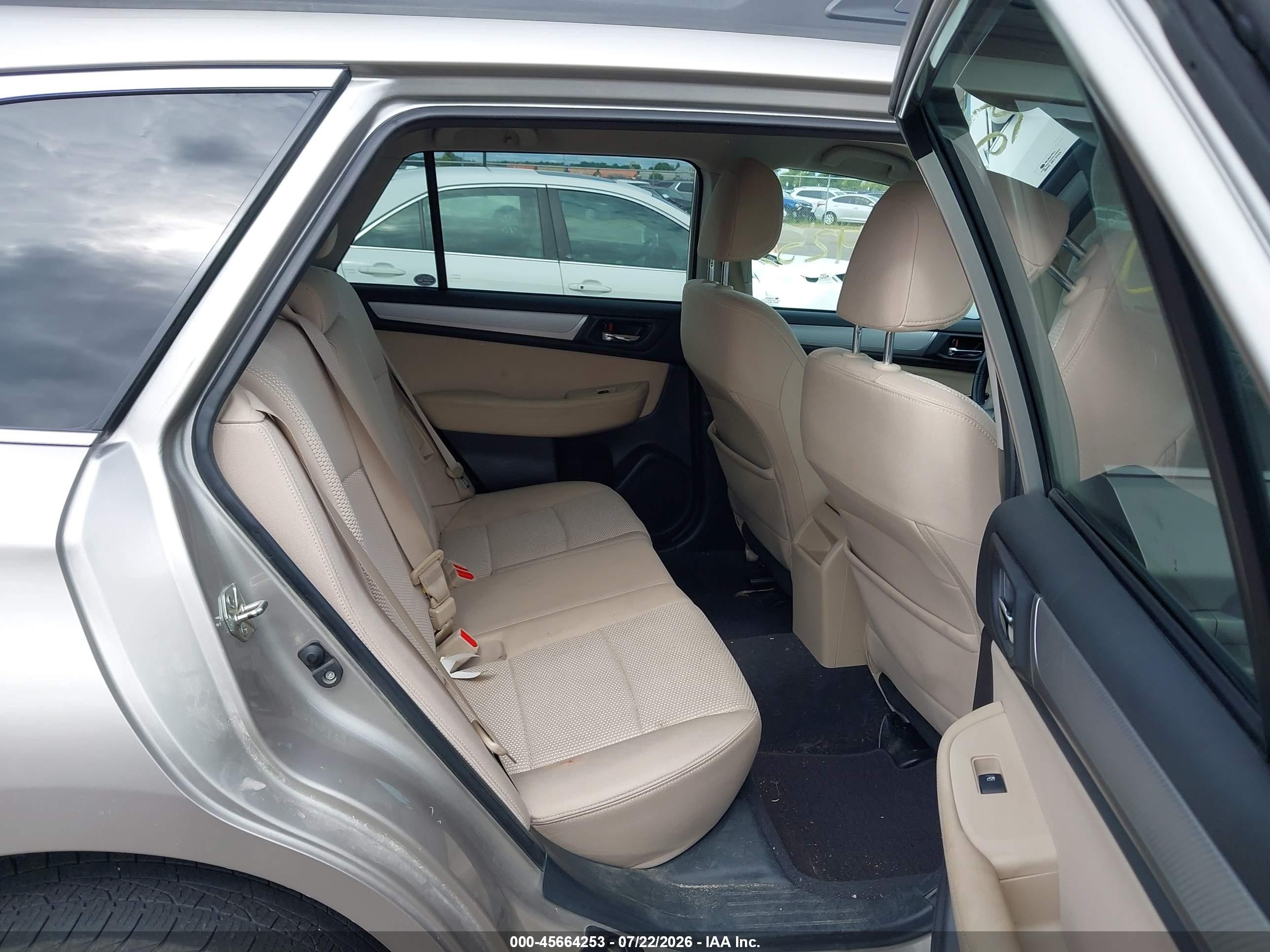 2017 Subaru Outback 2.5i Premium Silver vin: 4S4BSAFC0H3351796