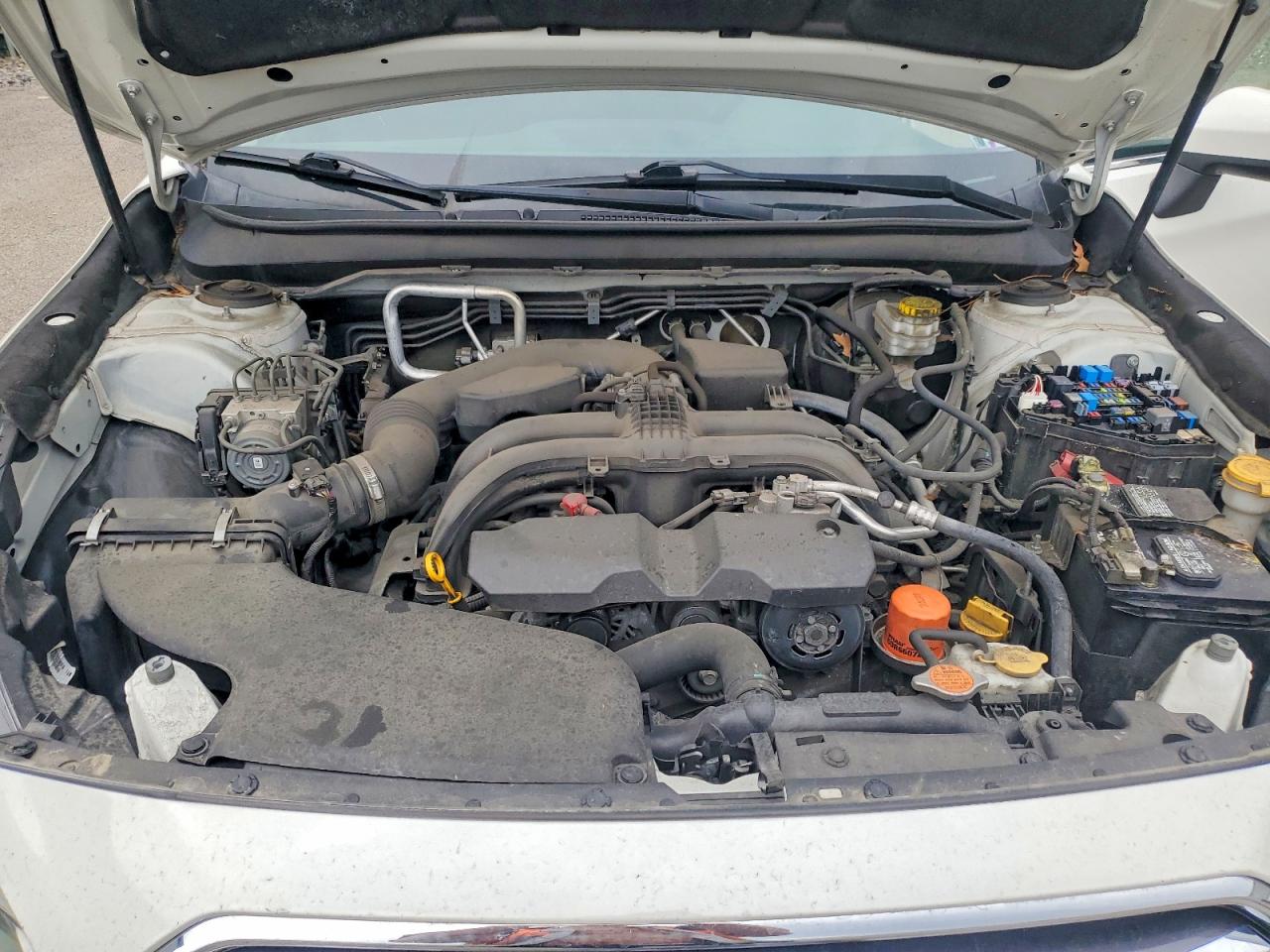 2019 Subaru Outback 2.5i Premium White vin: 4S4BSAFC1K3241444
