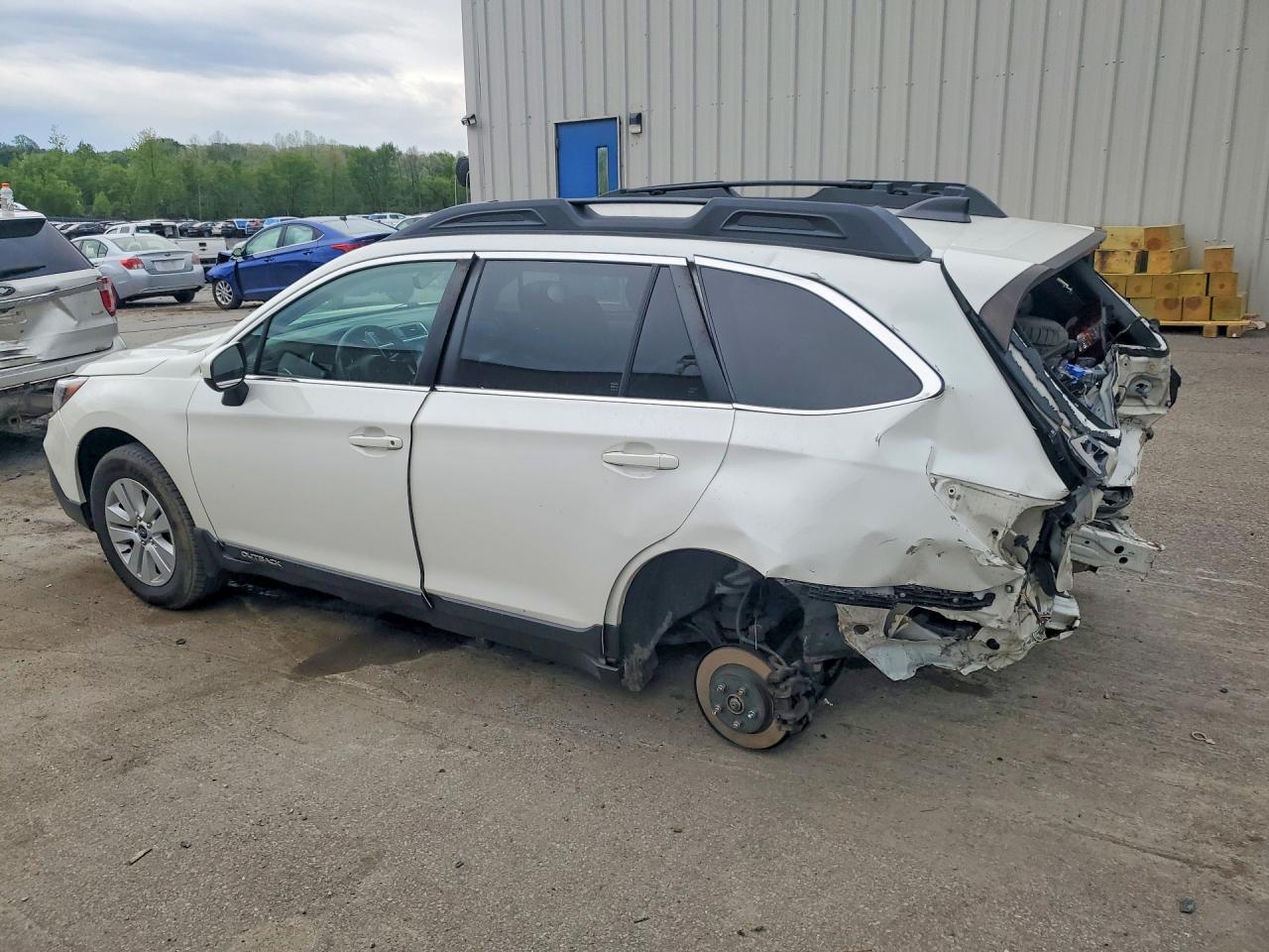 2019 Subaru Outback 2.5i Premium White vin: 4S4BSAFC1K3241444