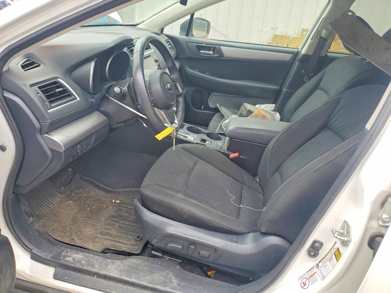 2019 Subaru Outback 2.5i Premium White vin: 4S4BSAFC1K3241444