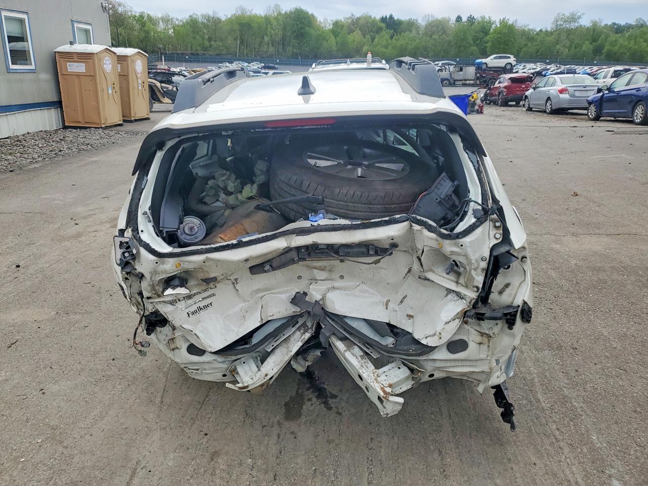 2019 Subaru Outback 2.5i Premium White vin: 4S4BSAFC1K3241444