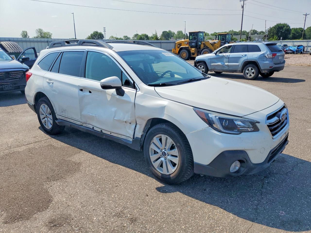 2019 Subaru Outback 2.5i Premium White vin: 4S4BSAFC2K3328561