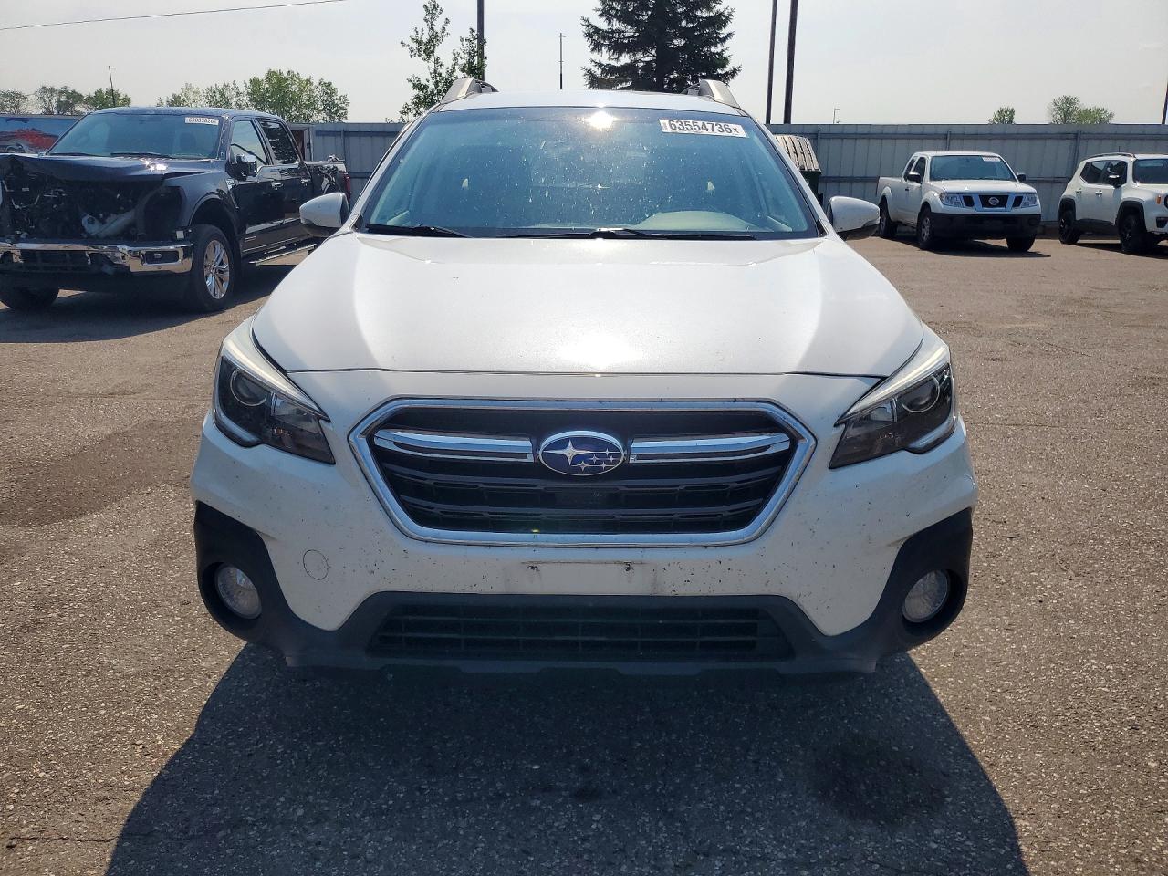 2019 Subaru Outback 2.5i Premium White vin: 4S4BSAFC2K3328561