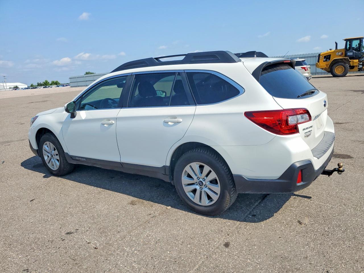 2019 Subaru Outback 2.5i Premium White vin: 4S4BSAFC2K3328561