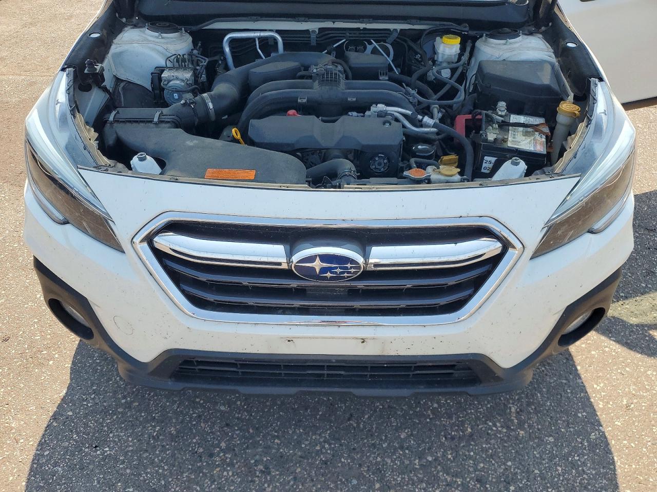 2019 Subaru Outback 2.5i Premium White vin: 4S4BSAFC2K3328561