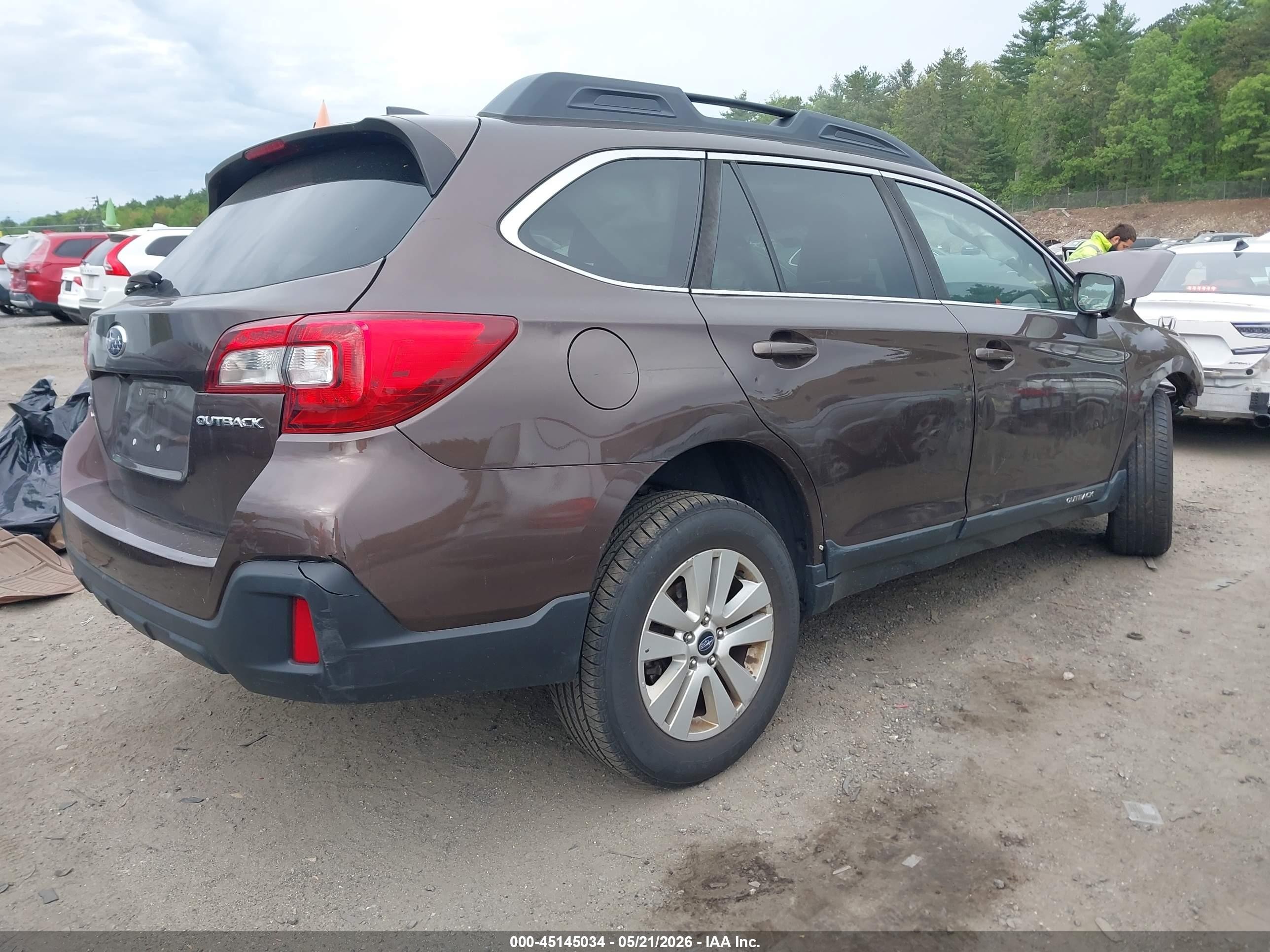 2019 Subaru Outback 2.5i Premium Brown vin: 4S4BSAFC2K3353170