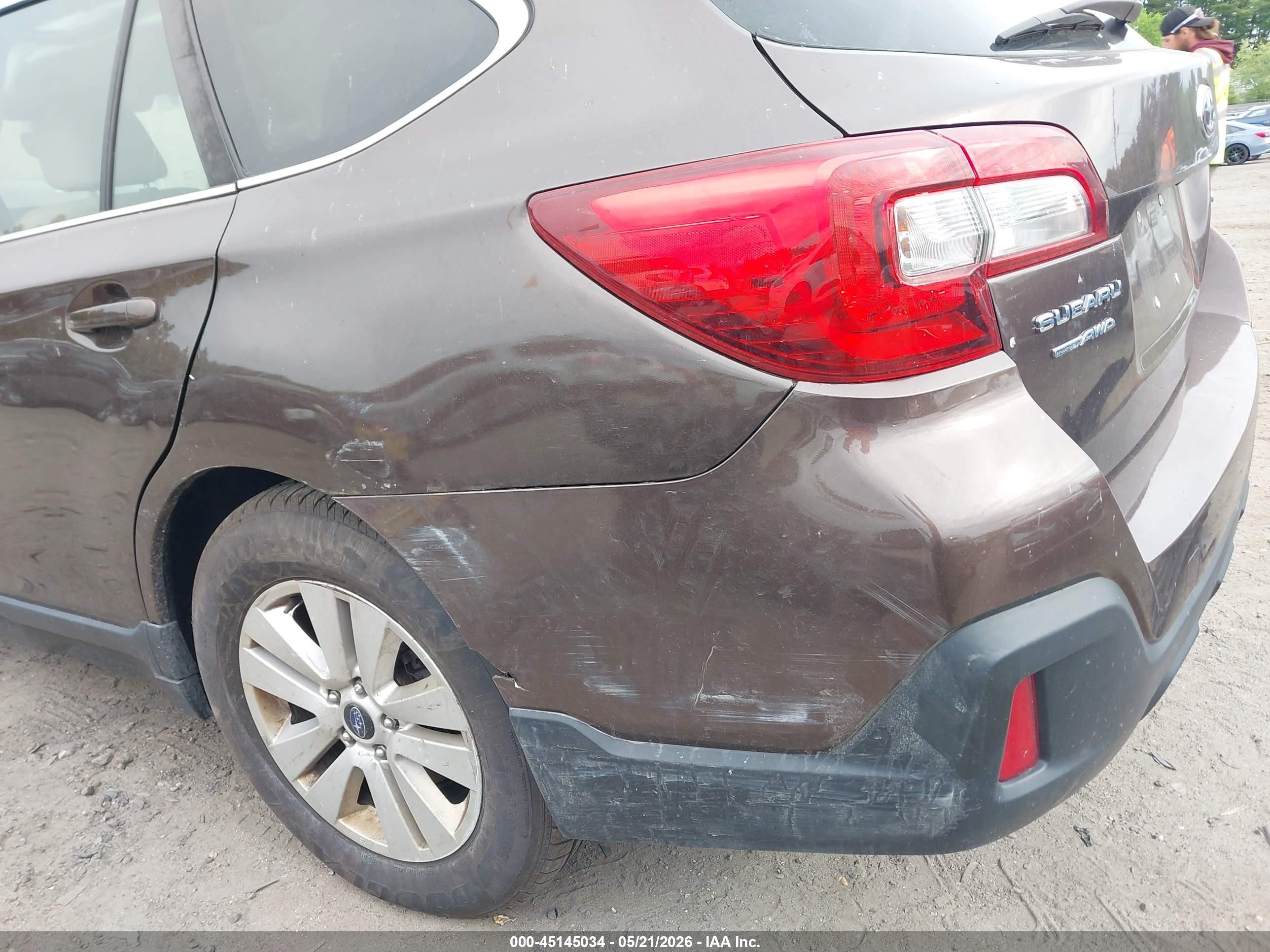 2019 Subaru Outback 2.5i Premium Brown vin: 4S4BSAFC2K3353170