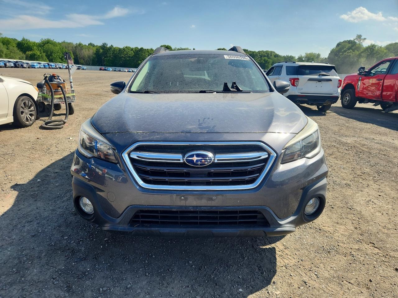 2018 Subaru Outback 2.5i Premium Gray vin: 4S4BSAFC3J3307409