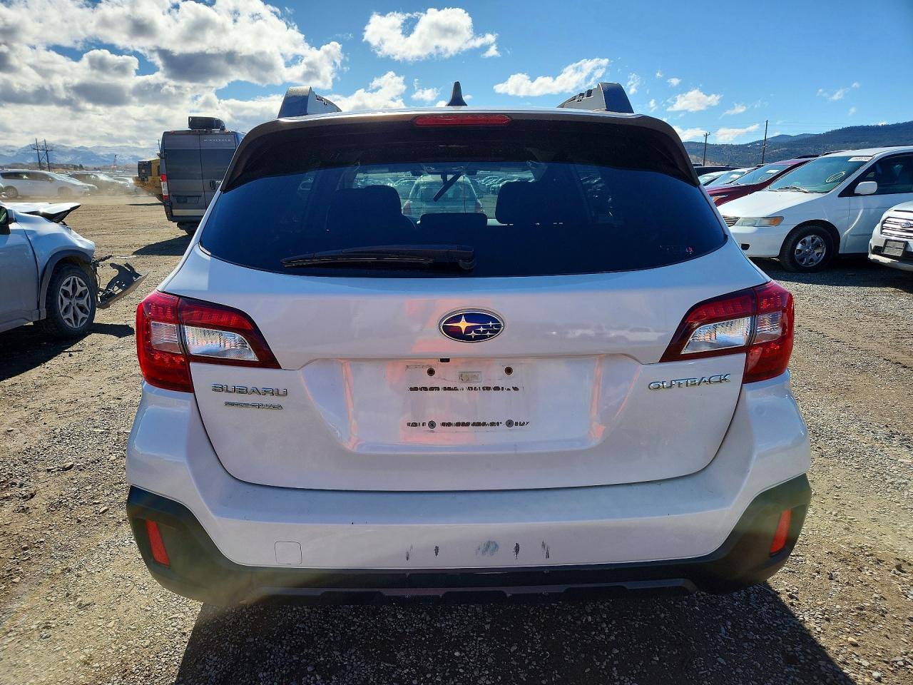 2019 Subaru Outback 2.5i Premium White vin: 4S4BSAFC4K3227747