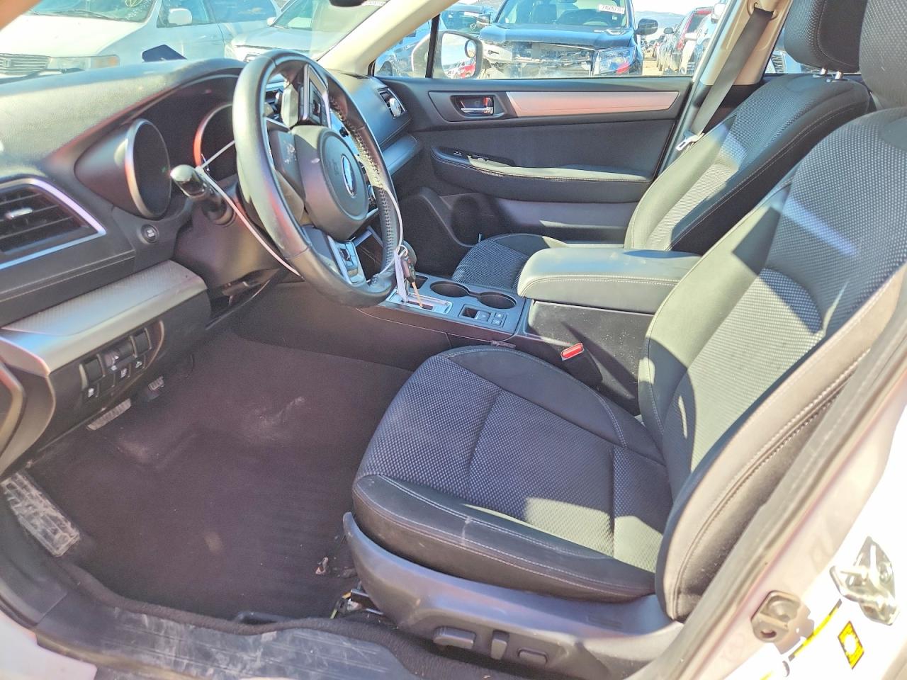 2019 Subaru Outback 2.5i Premium White vin: 4S4BSAFC4K3227747