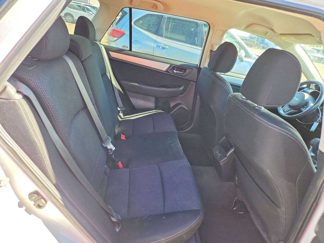 2019 Subaru Outback 2.5i Premium White vin: 4S4BSAFC4K3227747