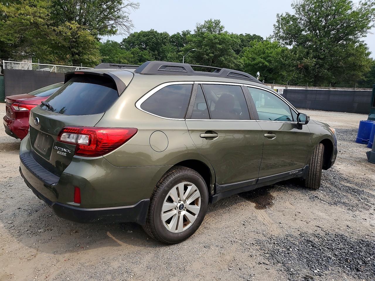 2015 Subaru Outback 2.5i Premium Зеленый vin: 4S4BSAFC5F3244367