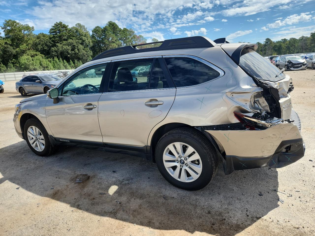 2018 Subaru Outback 2.5i Premium Beige vin: 4S4BSAFC5J3385898