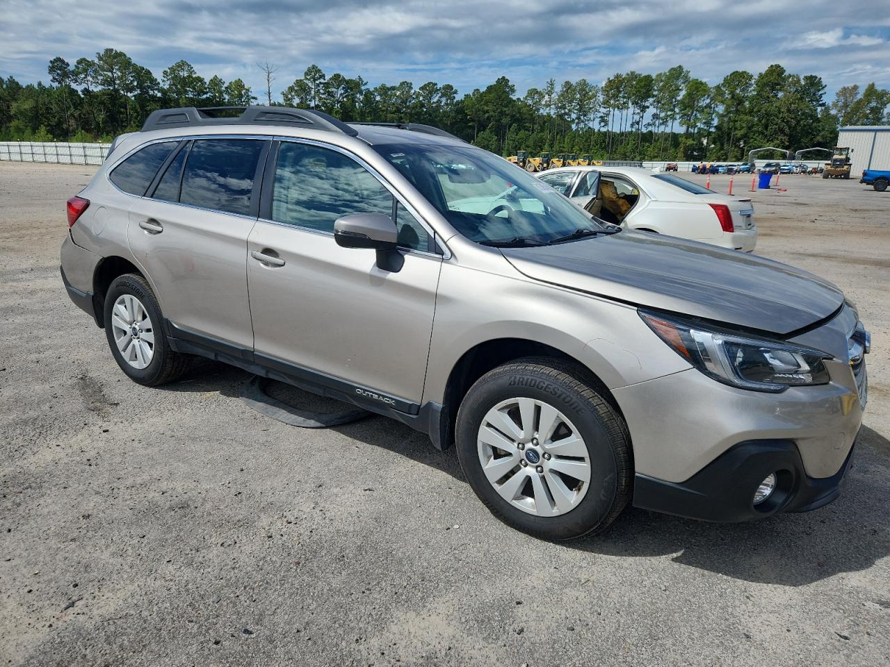 2018 Subaru Outback 2.5i Premium Beige vin: 4S4BSAFC5J3385898