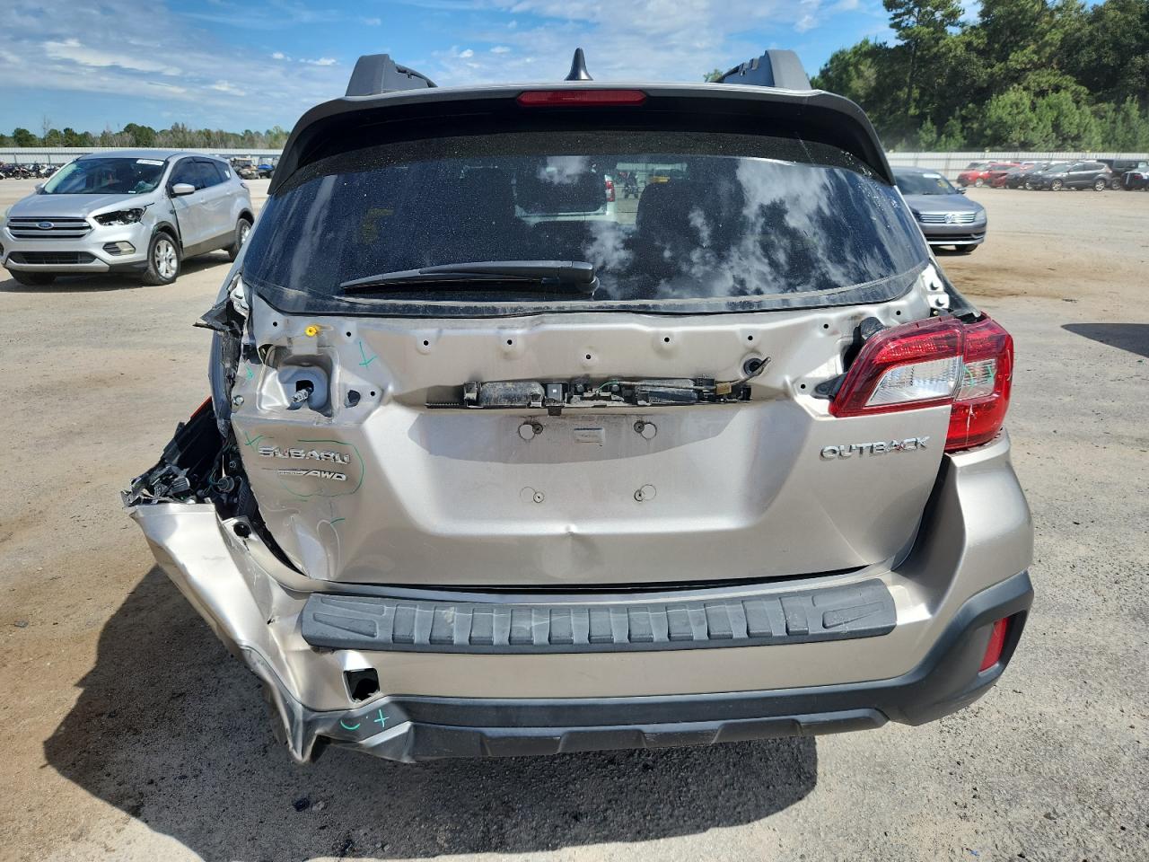 2018 Subaru Outback 2.5i Premium Beige vin: 4S4BSAFC5J3385898