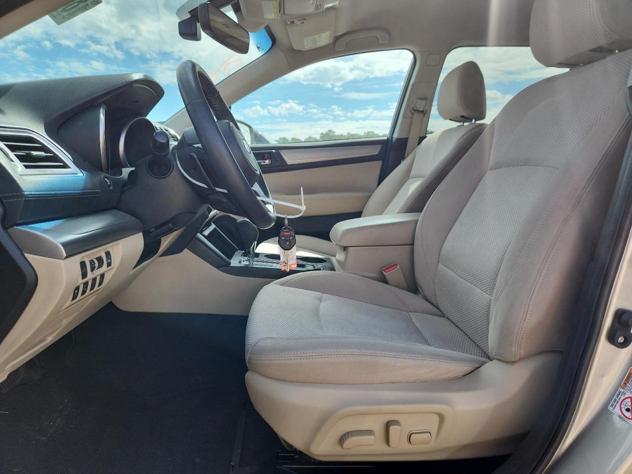 2018 Subaru Outback 2.5i Premium Beige vin: 4S4BSAFC5J3385898