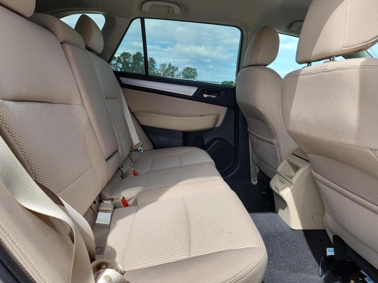 2018 Subaru Outback 2.5i Premium Beige vin: 4S4BSAFC5J3385898