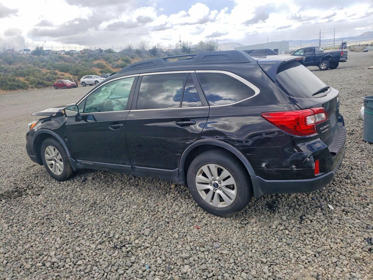 2017 Subaru Outback 2.5i Premium Black vin: 4S4BSAFC6H3422273