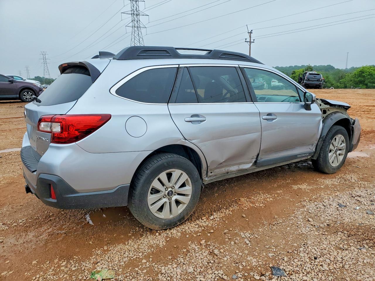 2019 Subaru Outback 2.5i Premium Silver vin: 4S4BSAFC6K3328840