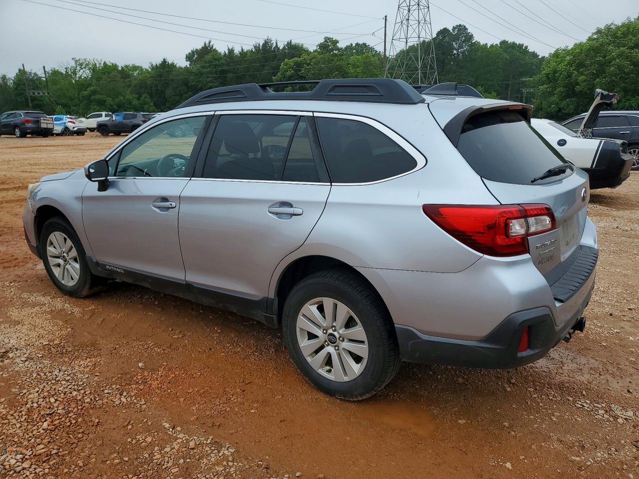 2019 Subaru Outback 2.5i Premium Silver vin: 4S4BSAFC6K3328840