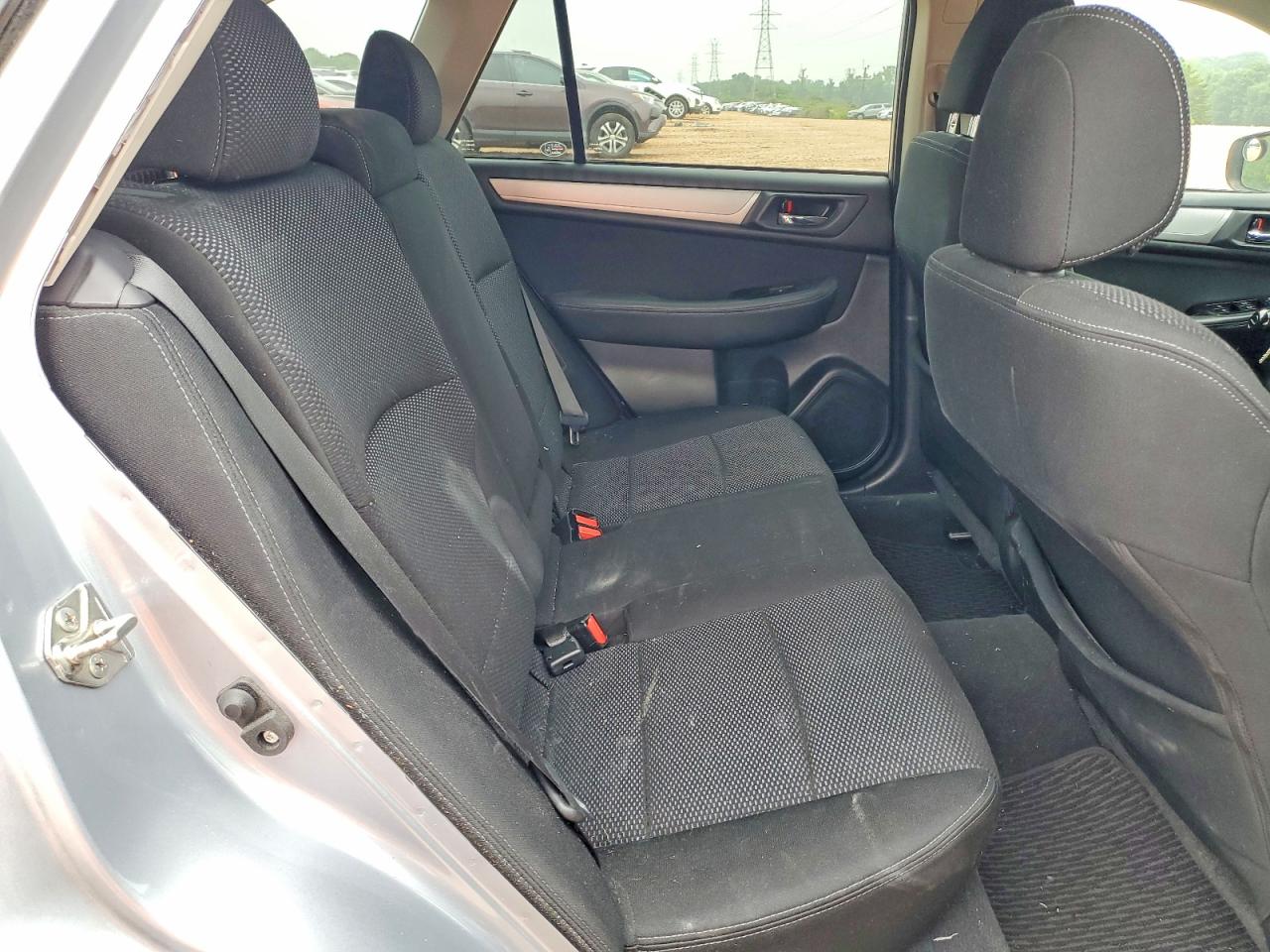 2019 Subaru Outback 2.5i Premium Silver vin: 4S4BSAFC6K3328840