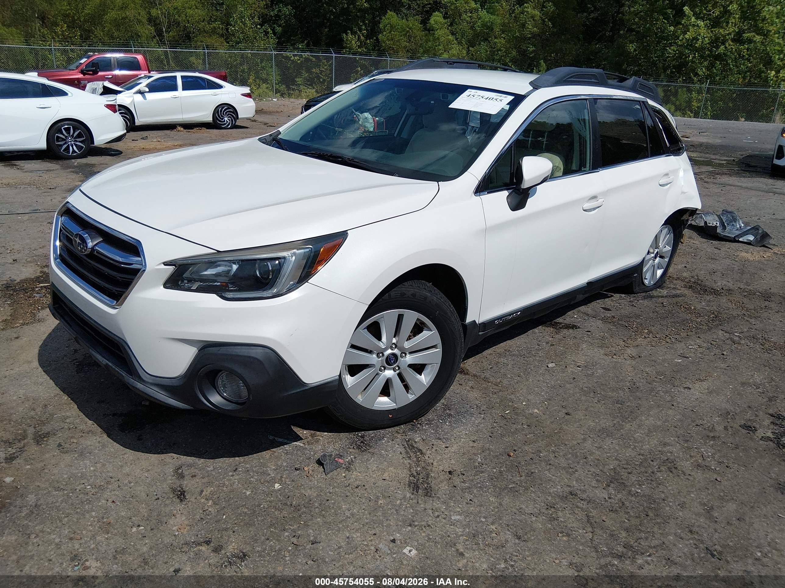2019 Subaru Outback 2.5i Premium White vin: 4S4BSAFC6K3384342