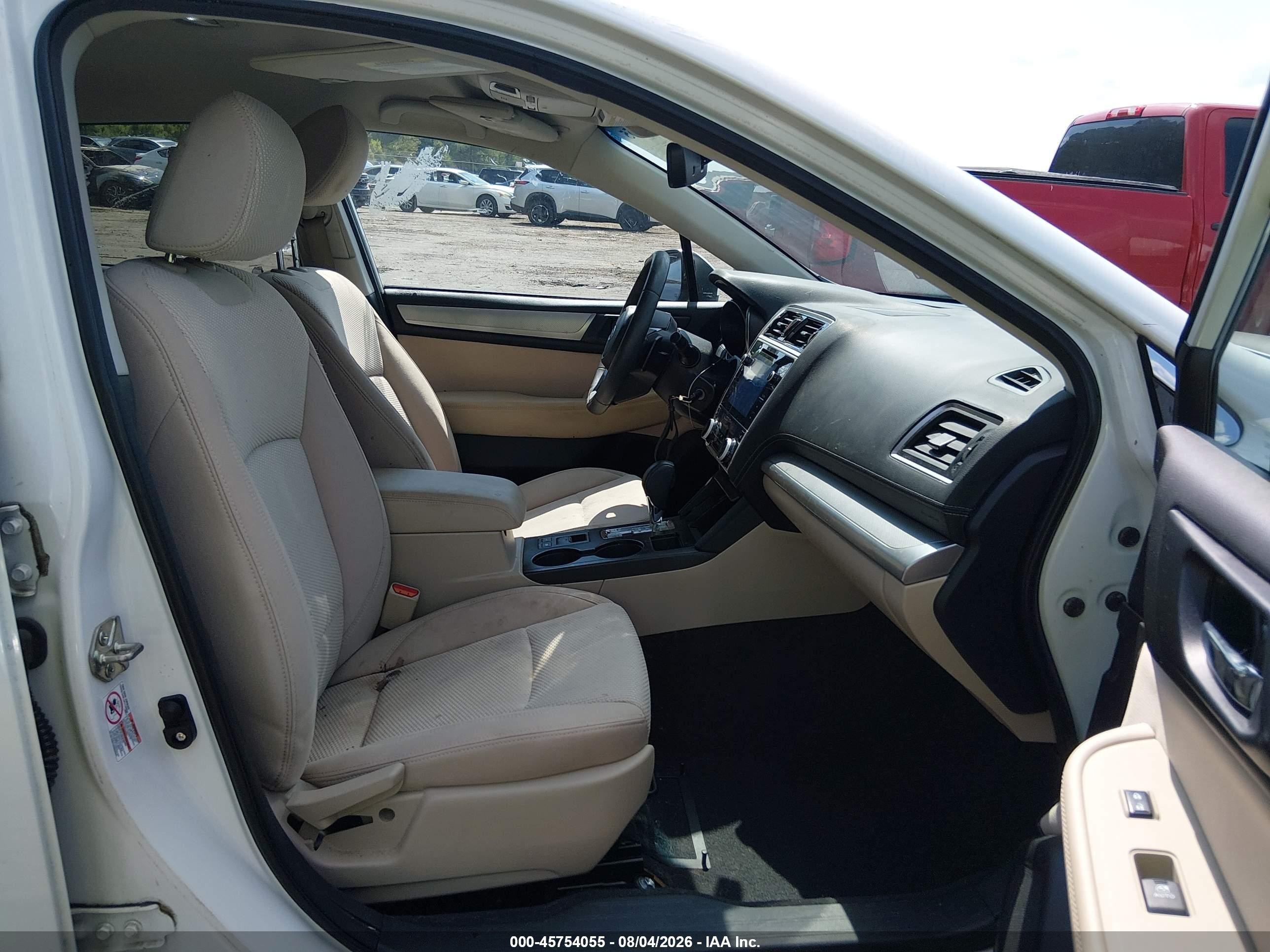 2019 Subaru Outback 2.5i Premium White vin: 4S4BSAFC6K3384342
