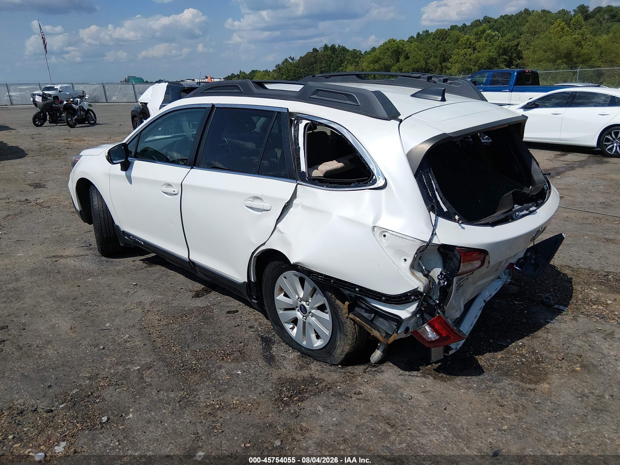 2019 Subaru Outback 2.5i Premium White vin: 4S4BSAFC6K3384342