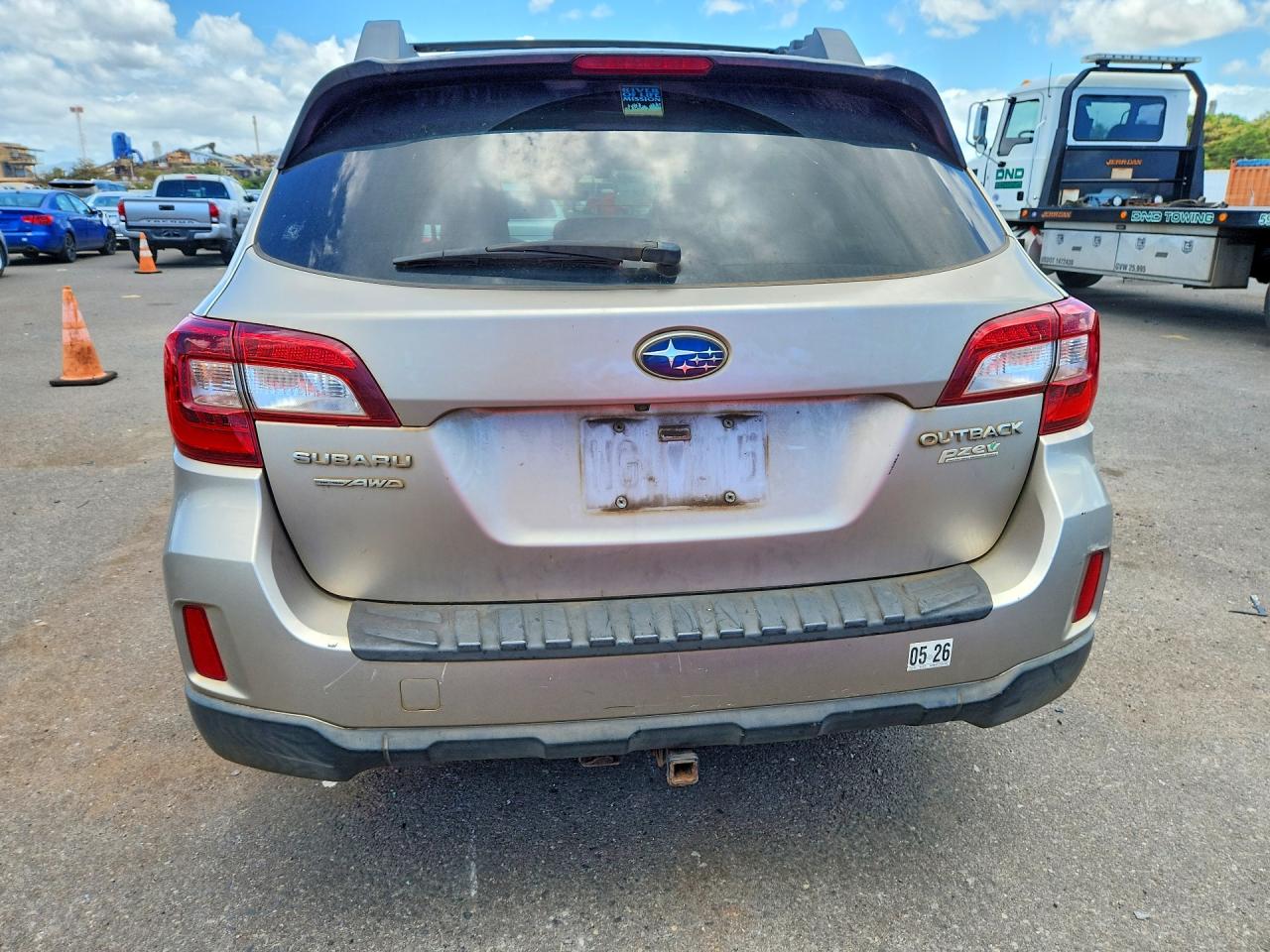 2015 Subaru Outback 2.5i Premium Silver vin: 4S4BSAFC7F3341943