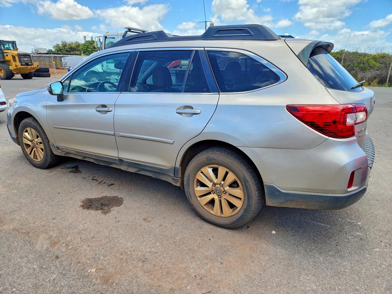 2015 Subaru Outback 2.5i Premium Silver vin: 4S4BSAFC7F3341943