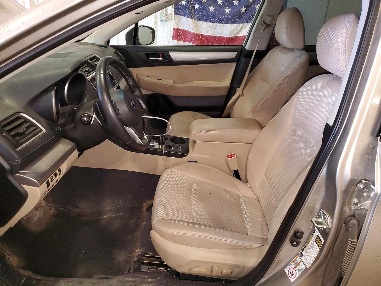 2018 Subaru Outback 2.5i Premium Silver vin: 4S4BSAFC7J3384543