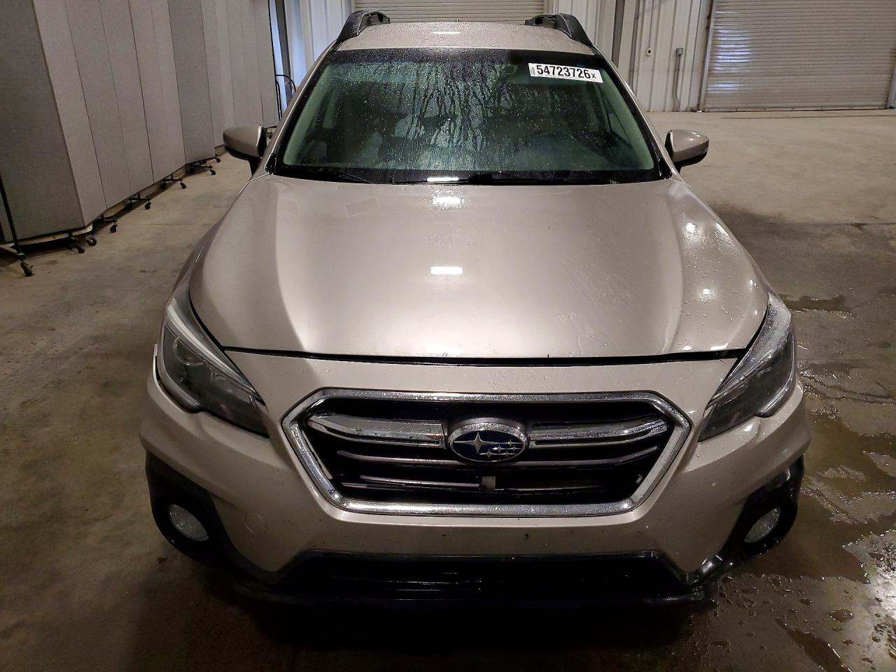 2018 Subaru Outback 2.5i Premium Silver vin: 4S4BSAFC7J3384543