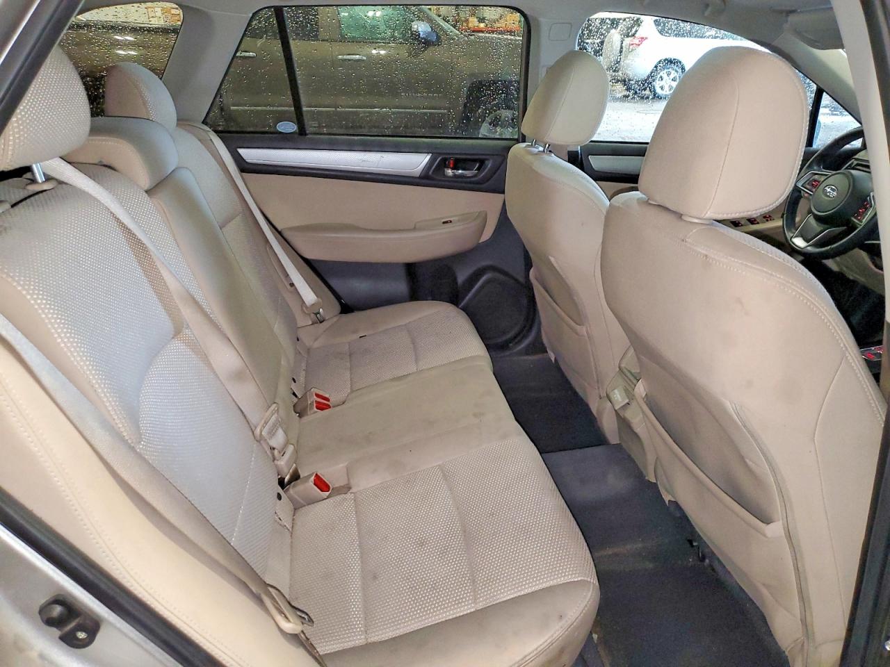 2018 Subaru Outback 2.5i Premium Silver vin: 4S4BSAFC7J3384543