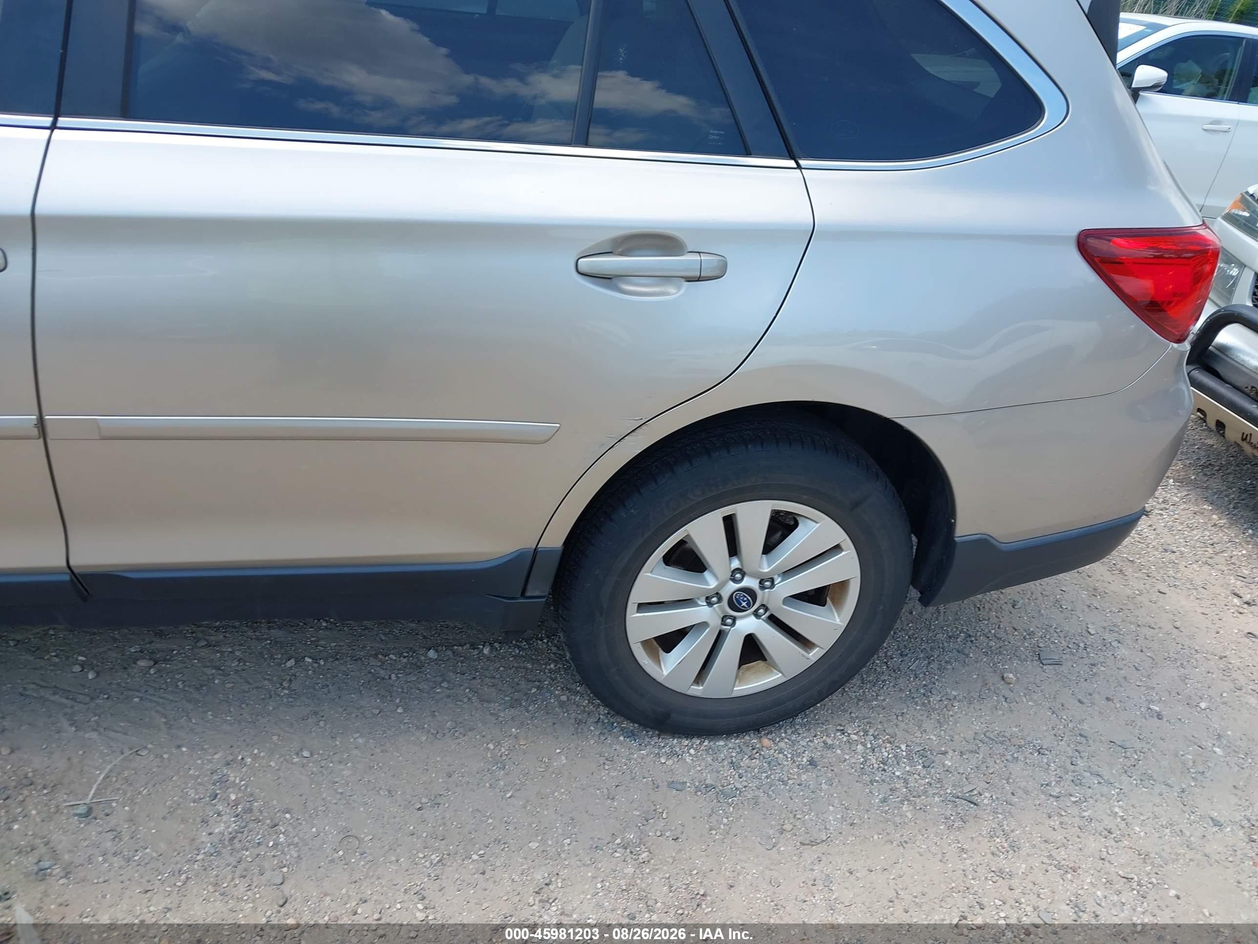 2015 Subaru Outback 2.5i Premium Silver vin: 4S4BSAFC8F3311897