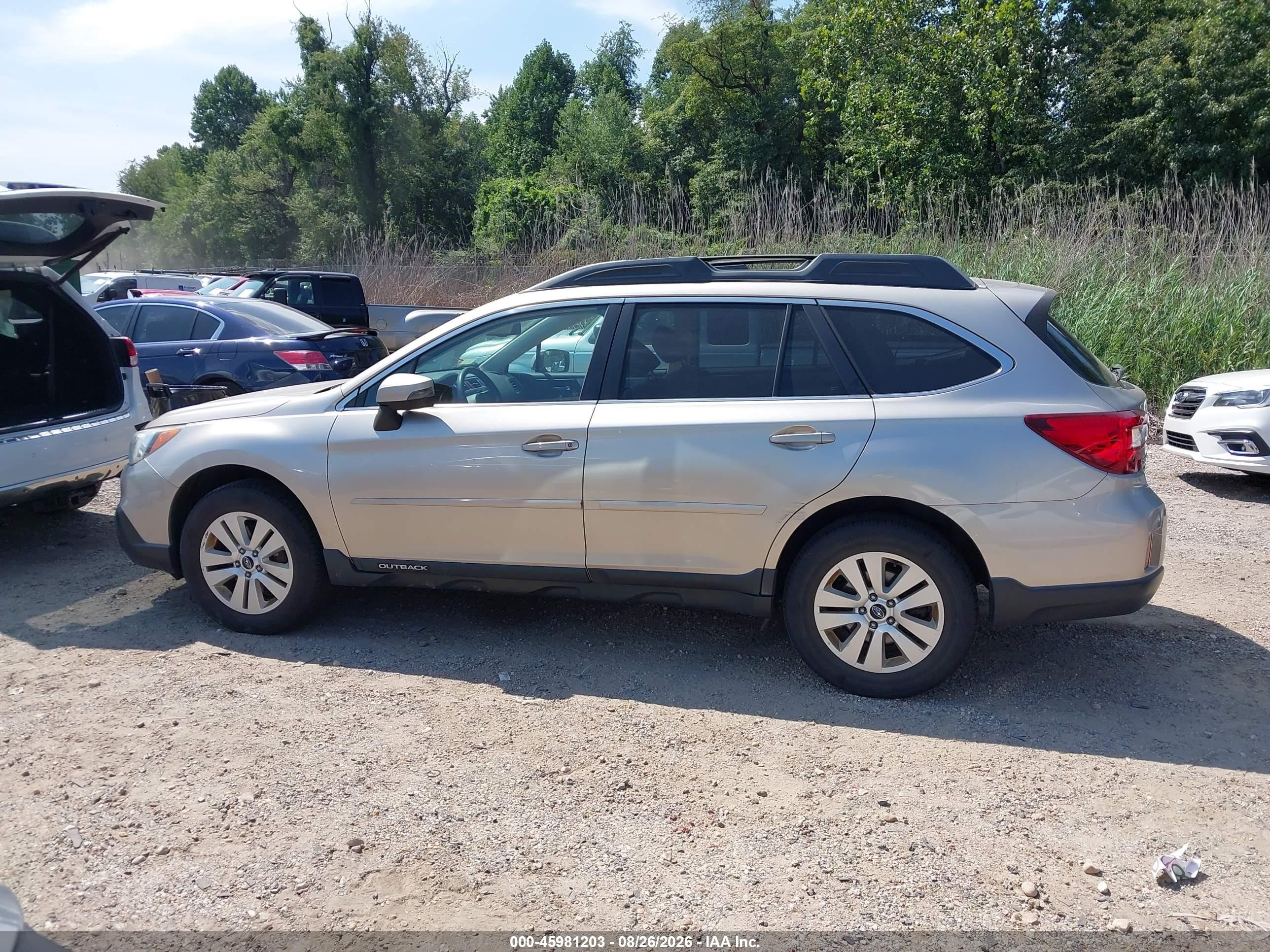 2015 Subaru Outback 2.5i Premium Silver vin: 4S4BSAFC8F3311897
