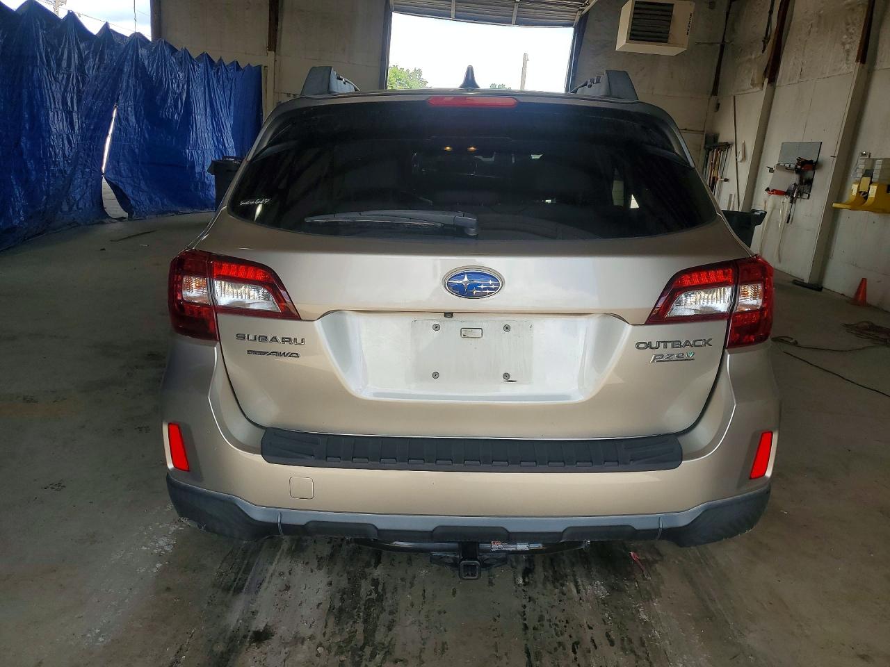 2017 Subaru Outback 2.5i Premium Gold vin: 4S4BSAFC8H3347446
