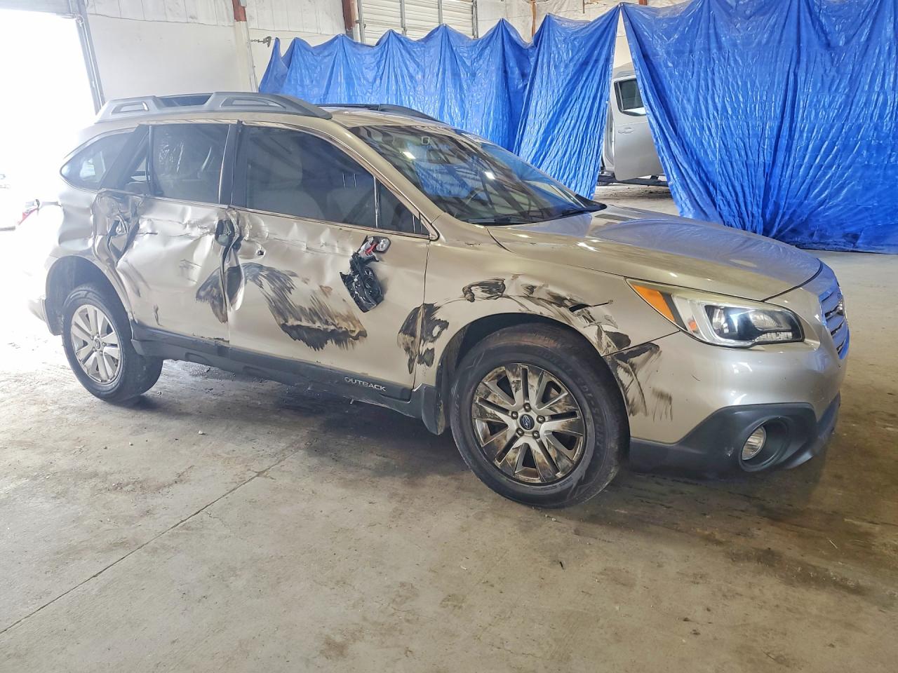 2017 Subaru Outback 2.5i Premium Gold vin: 4S4BSAFC8H3347446