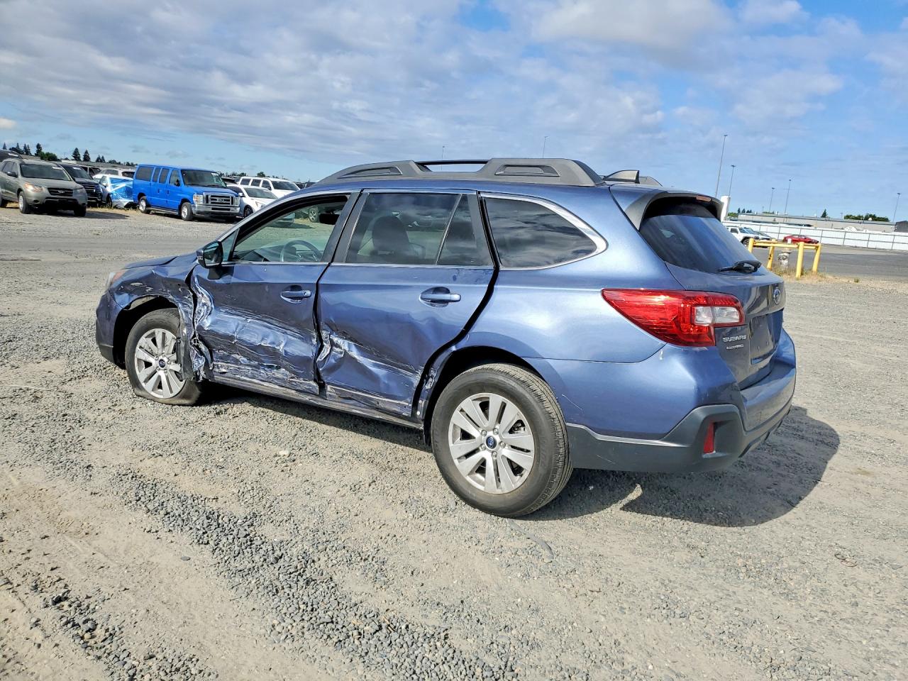 2018 Subaru Outback 2.5i Premium Blue vin: 4S4BSAFC8J3378721