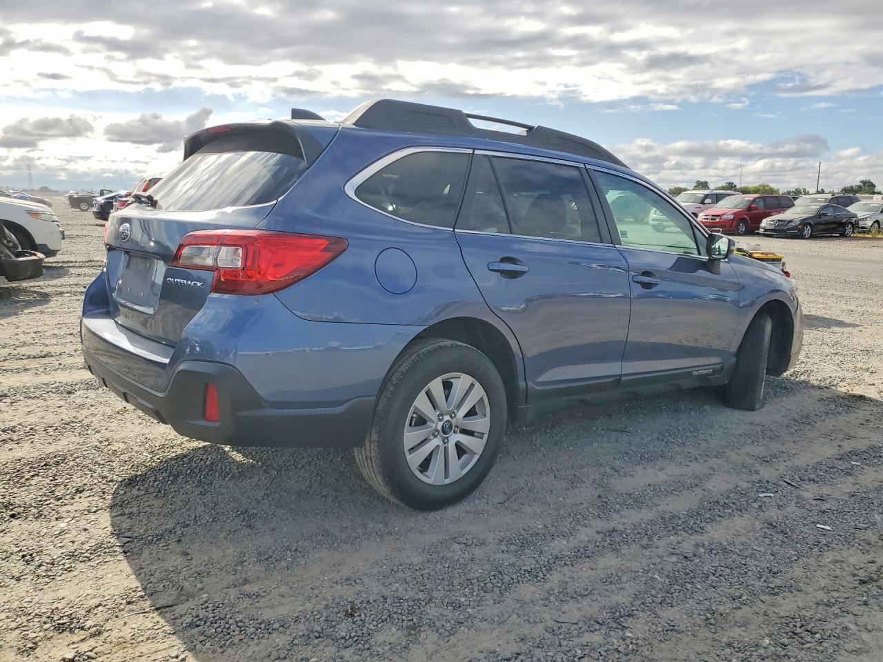 2018 Subaru Outback 2.5i Premium Blue vin: 4S4BSAFC8J3378721