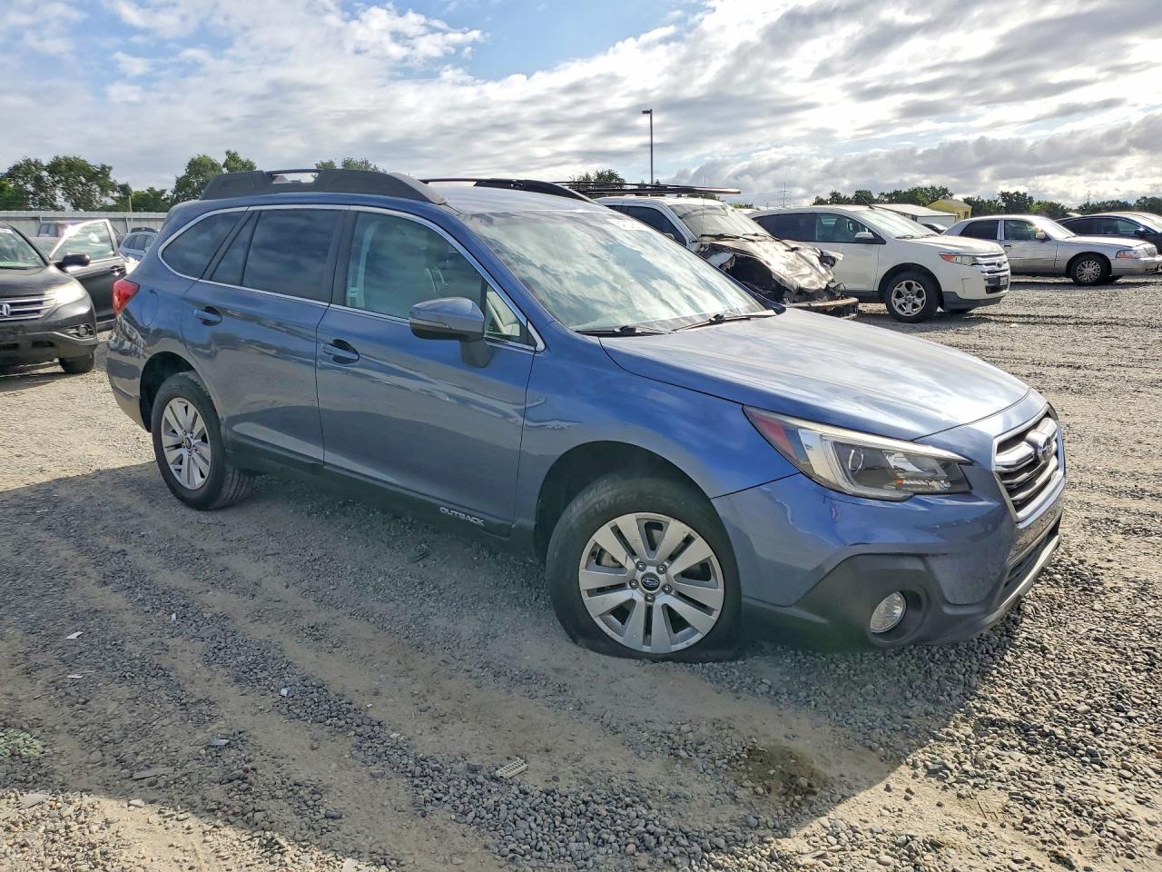 2018 Subaru Outback 2.5i Premium Blue vin: 4S4BSAFC8J3378721