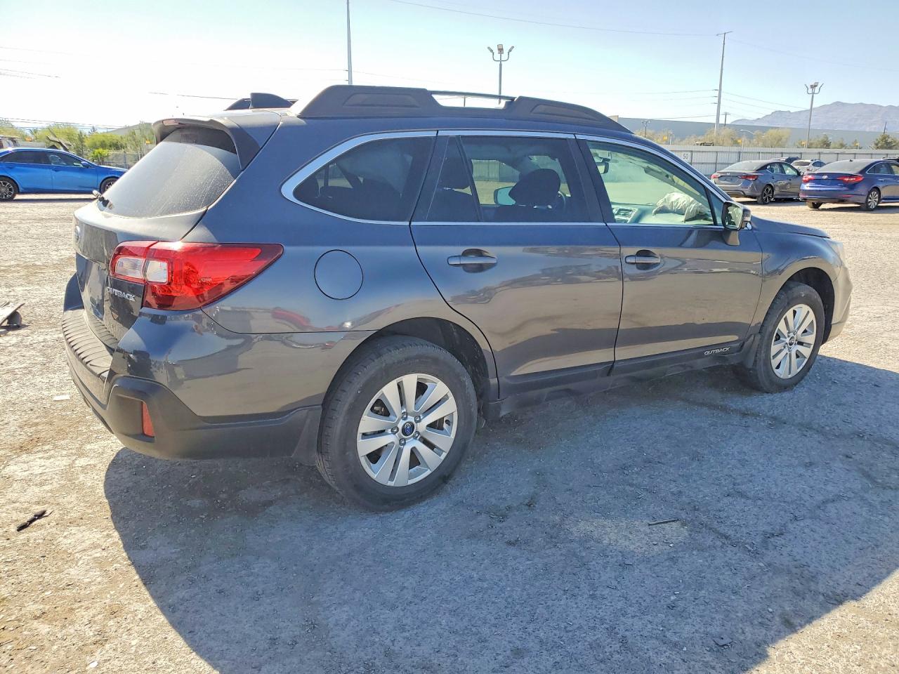 2019 Subaru Outback 2.5i Premium Gray vin: 4S4BSAFC8K3260976