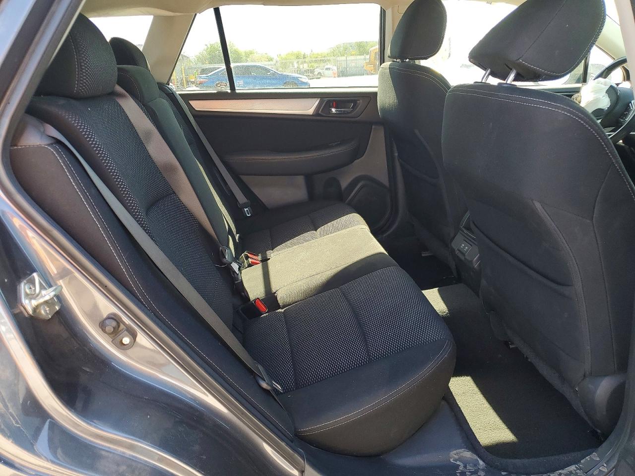 2019 Subaru Outback 2.5i Premium Gray vin: 4S4BSAFC8K3260976