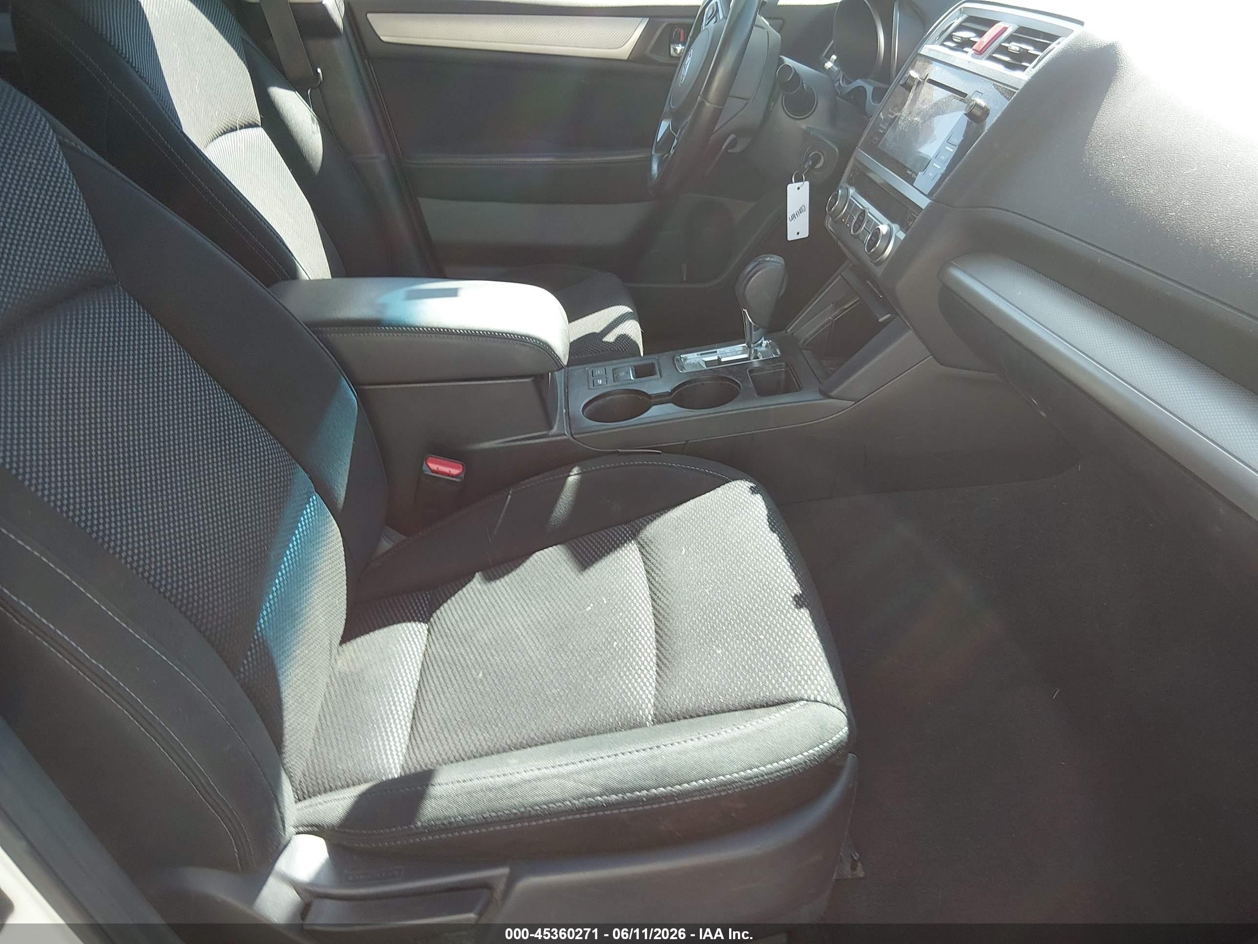 2015 Subaru Outback 2.5i Premium White vin: 4S4BSAFC9F3295192