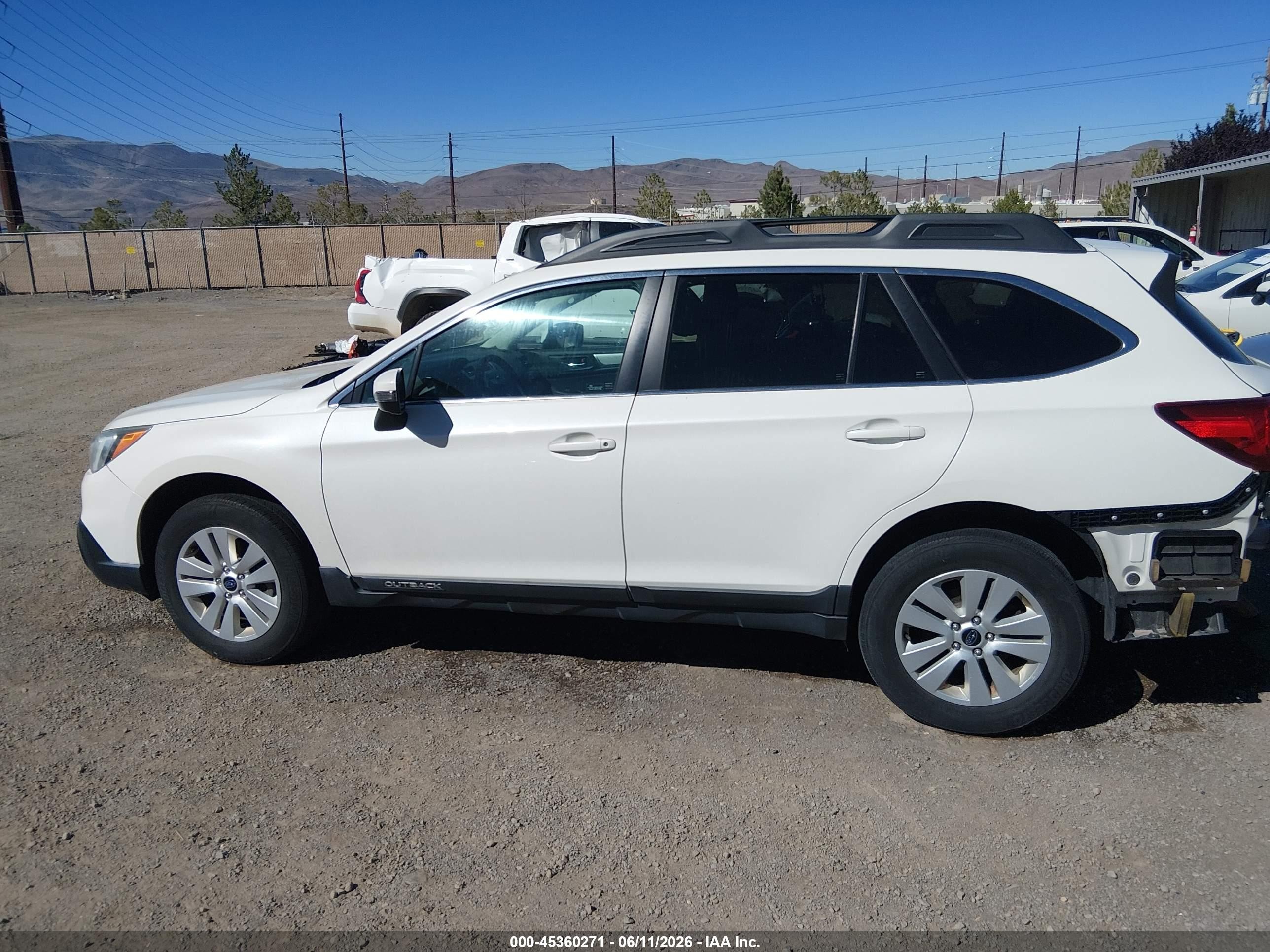 2015 Subaru Outback 2.5i Premium White vin: 4S4BSAFC9F3295192