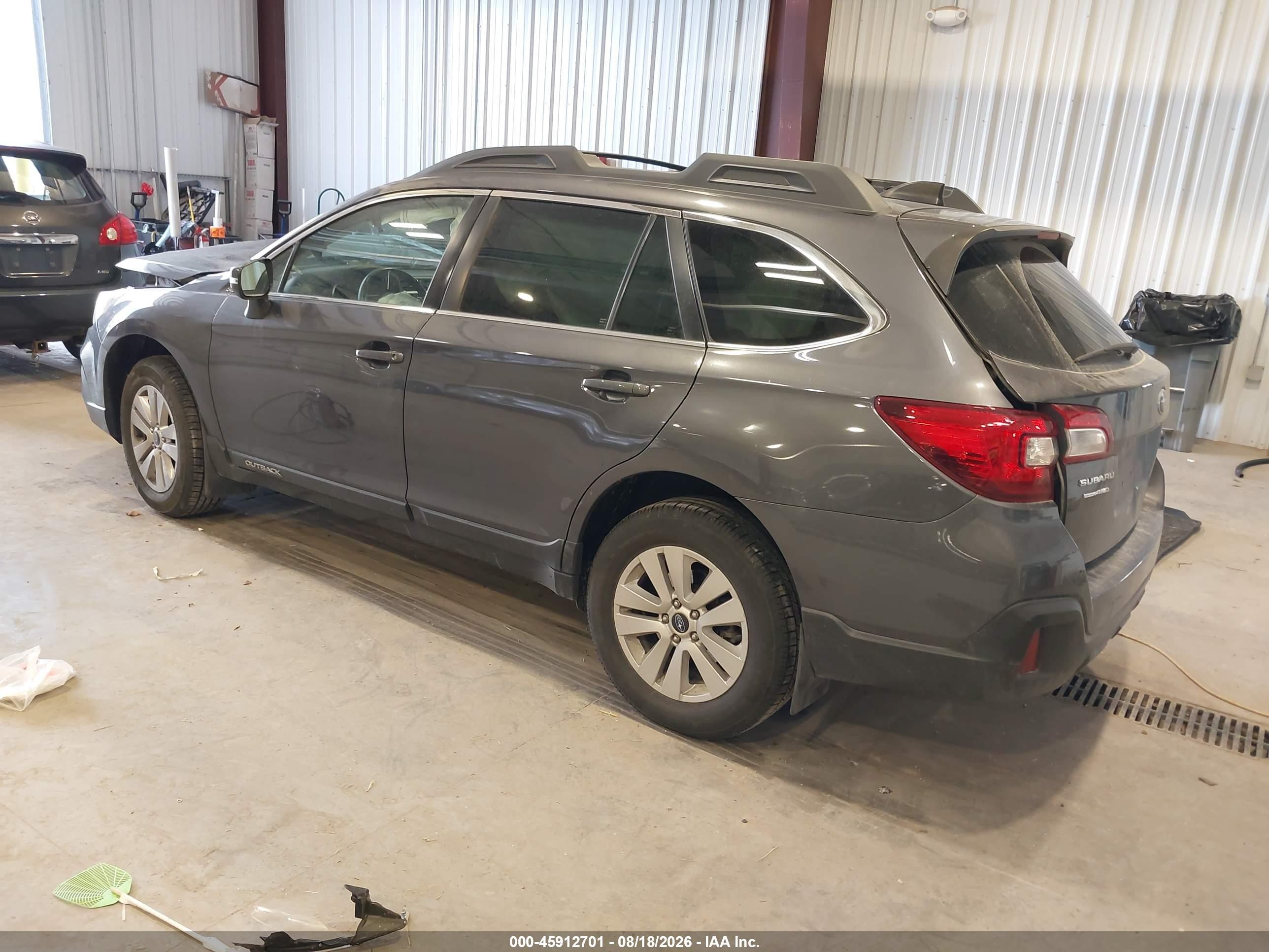 2018 Subaru Outback 2.5i Premium Gray vin: 4S4BSAFC9J3380719